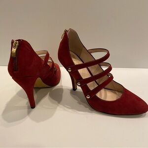 Burgundy 3” Vince Camuto bootie pumps with 3 straps and gold detailing